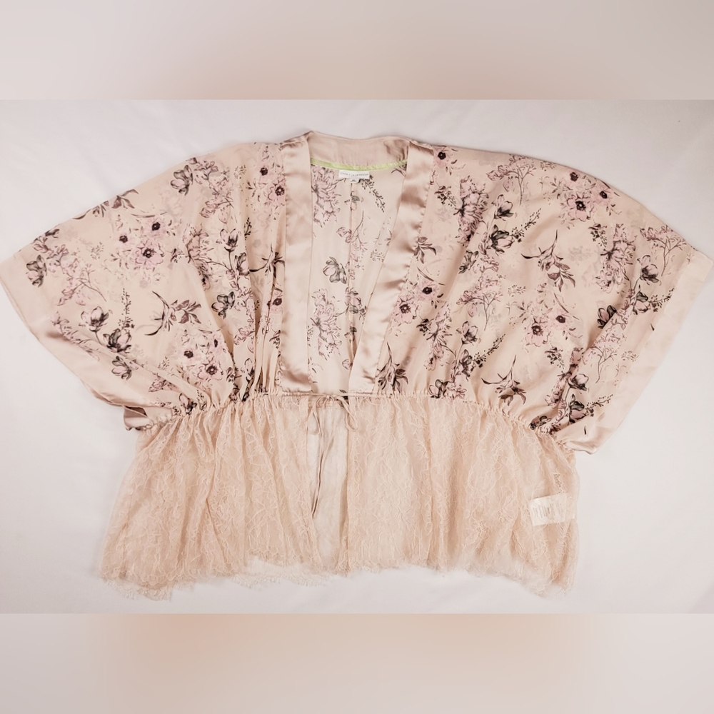 Coco & Jameson Womens Size M/L   Kimono Rose Pink Lace Trim Floral Cottagecore